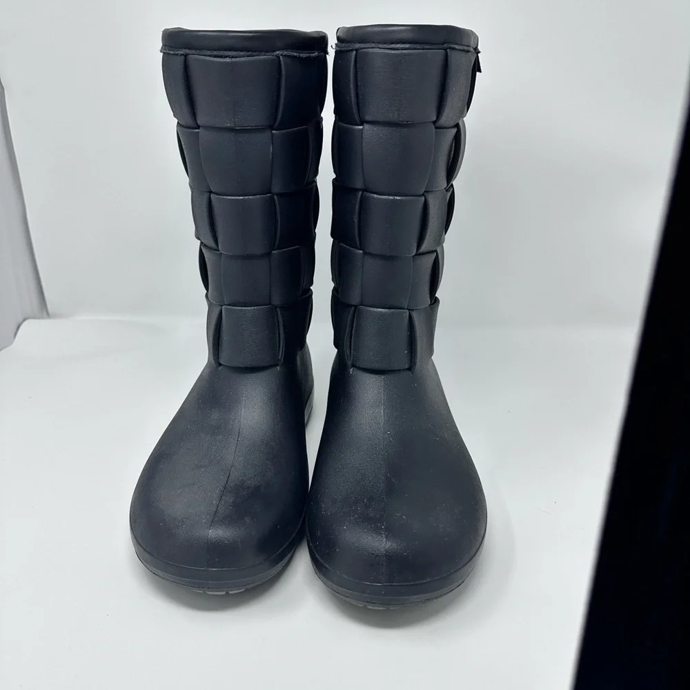 CROCS women’s Stylish Black Quilted Boots size 11